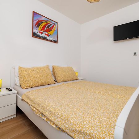 Apartmani Viktorija Jadranovo Buitenkant foto