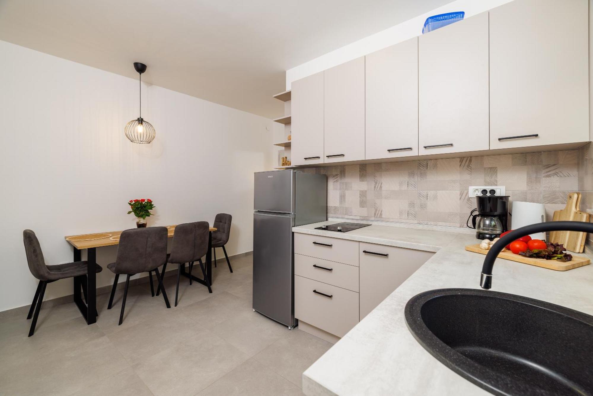 Apartmani Viktorija Jadranovo Buitenkant foto